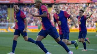 Lamine Yamal comemora gol do Barcelona contra o Villarreal em partida da La Liga