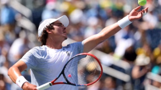 João Fonseca em ação no US Open, em partida válida pelo torneio.