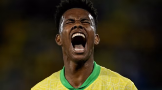 Estêvão comemora seu gol pela Seleção Brasileira em amistoso.