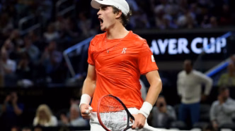 João Fonseca em ação durante o ATP 500 da Brasiléia, em partida contra Perricard.