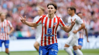 Julian Álvarez comemora gol do Atlético de Madrid contra o Real Madrid.