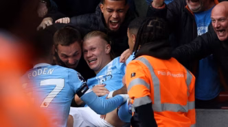 Erling Haaland comemora gol do Manchester City contra o Brentford pela Premier League