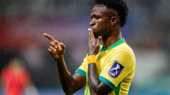 Vini Jr. comemora um gol da Seleção Brasileira em partida contra a Coreia do Sul.