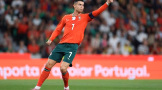 Cristiano Ronaldo em ação pela seleção de Portugal em partida das Eliminatórias