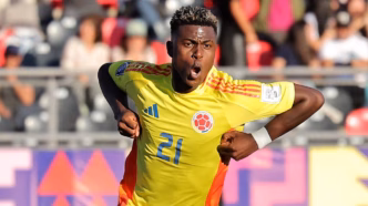 Néiser Villarreal comemora um dos três gols que marcou contra a Espanha, nas quartas de final do Mundial Sub-20