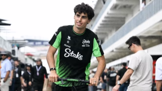 Gabriel Bortoleto, piloto brasileiro da Sauber, em ação durante o GP dos Estados Unidos de F1 em Austin, Texas.