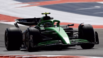 Max Verstappen liderando a corrida sprint do GP dos EUA de F1 no Circuito das Américas.
