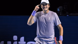 João Fonseca comemora vitória contra Munar na semifinal do ATP Basileia.