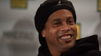 Ronaldinho Gaúcho em evento da Globo para a Copa do Mundo de 2026.