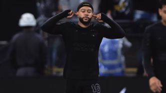 Memphis Depay em ação pelo Corinthians.