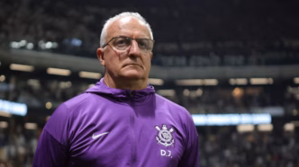 Gui Negão, titular do Corinthians, comemora gol contra o Internacional no Brasileirão.