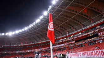 Estádio Beira-Rio, casa do Internacional, recebendo torcida para jogo.