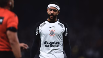 Memphis em ação pelo Corinthians, dúvida para o jogo contra o Santos.