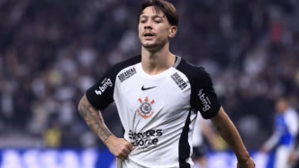 Rodrigo Garro em campo pelo Corinthians