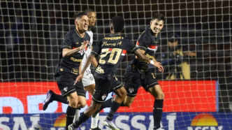 Pablo Maia, do São Paulo, comemora gol em partida do Brasileirão 2025.