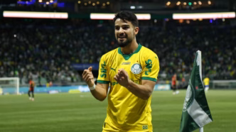 Flaco López, atacante do Palmeiras, titular ao lado de Messi pela Argentina.
