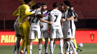 Jogadores do Corinthians reunidos em campo