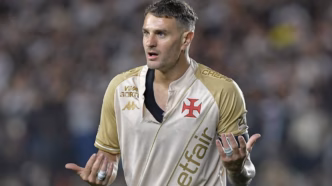Pablo Vegetti em campo durante partida do Vasco da Gama.