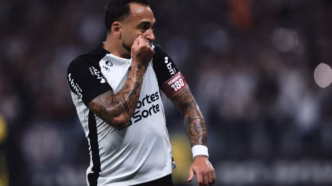 Maycon comemora gol do Corinthians contra o Mirassol em partida pelo Brasileirão.