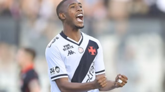 Rayan comemora gol pelo Vasco no Brasileirão 2025