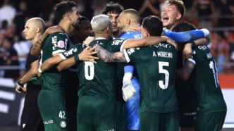 Jogadores do Palmeiras comemoram gol marcado em partida do Brasileirão.