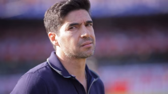 Abel Ferreira em São Paulo x Palmeiras, com foco no técnico.
