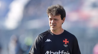 Fernando Diniz, técnico do Vasco, durante partida.