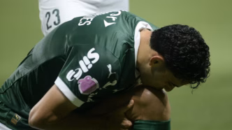 Bruno Rodrigues, atacante do Palmeiras, comemora gol