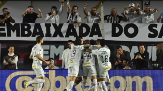 Zé Rafael comemora gol do Santos contra o Corinthians na Vila Belmiro.