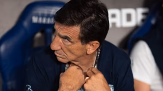 Gustavo Costas, técnico do Racing, em ação durante a partida contra o Flamengo pela Libertadores no Maracanã.