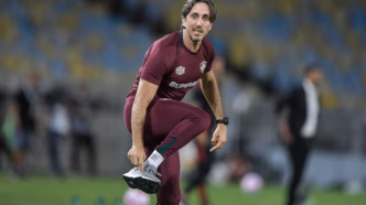 Luis Zubeldía comandando o Fluminense contra o Internacional