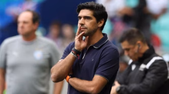 Abel Ferreira, técnico do Palmeiras, durante coletiva.