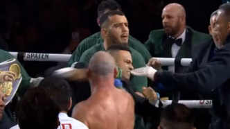 Rafael Freitas, filho de Popó, acerta soco em Wanderlei Silva durante confusão no ringue.