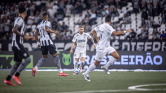 Partida entre Botafogo e Ceará, pelo Brasileirão 2025, em jogo anterior.