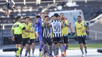 Joaquim Correa comemora gol pelo Botafogo contra o Santos no Nilton Santos pelo Brasileirão.