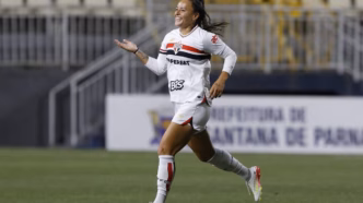 Camilinha comemora gol pelo São Paulo na Libertadores Feminina.