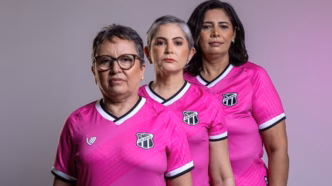 Ceará lança camisa especial em alusão ao Outubro Rosa, com detalhes em branco e vinho.