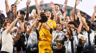 Jogadoras do Corinthians comemoram título da Libertadores Feminina.