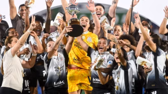 Jogadoras do Corinthians comemoram título da Libertadores Feminina.