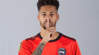 Helber, jogador do Fluxo, em destaque na Kings League Brasil.