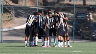 Equipe sub-17 do Atlético-MG em campo para decisão do Brasileiro Sub-17