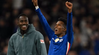 Estêvão comemora primeiro gol marcado pelo Chelsea em partida contra o Liverpool