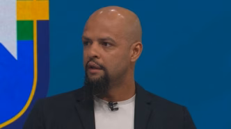 Felipe Melo, ex-jogador e comentarista, posa para foto.