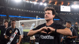 Fernando Diniz demonstra carinho pela torcida do Vasco.