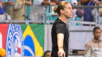 Filipe Luís analisa derrota do Flamengo para o Bahia com dois jogadores expulsos.