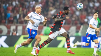 Partida entre Fortaleza e Flamengo pela Série A do Campeonato Brasileiro na Arena Castelão.