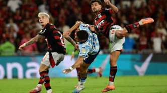Flamengo e Racing em campo no Maracanã pela semifinal da Libertadores.