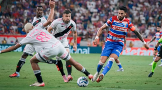 Partida entre Fortaleza e Vasco pela Série A em Fortaleza.