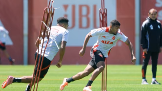 Gustavo Prado e Victor Gabriel em treino físico e técnico do Internacional no CT Parque Gigante.