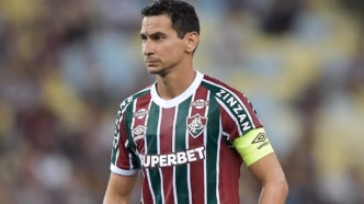 Paulo Henrique Ganso em ação pelo Fluminense em partida oficial.